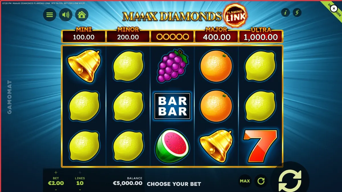 Tampilan layar permainan slot Maaax Diamonds Flaming Link dengan simbol buah klasik dan berlian menyala.